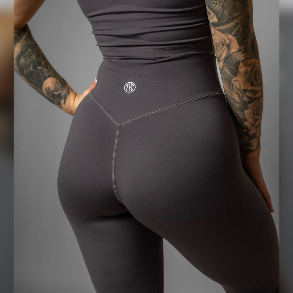 GUC V-seam Black High-Waisted Leggings